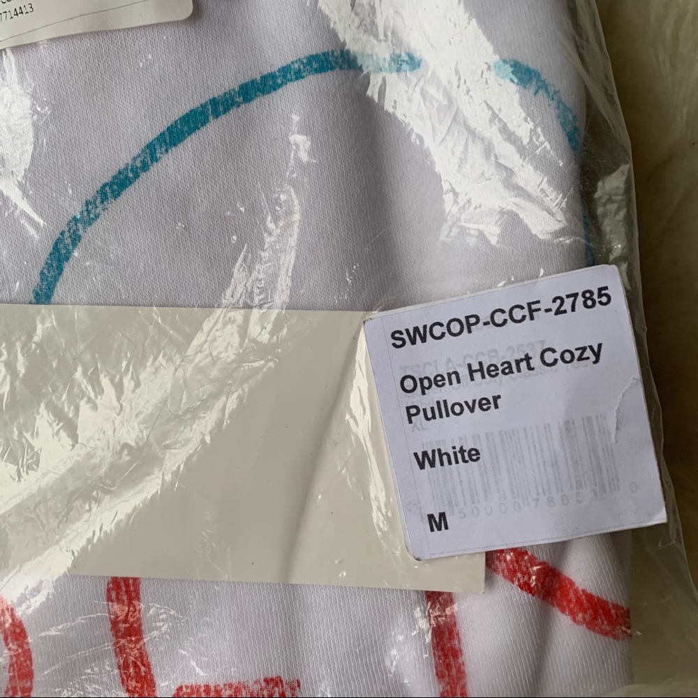 The Laundry Room white Open Heart Sweatshirt Small - Picture 13 of 13